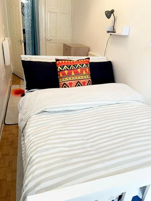 Crescent 2 Bedroom Apartment Goodmayes