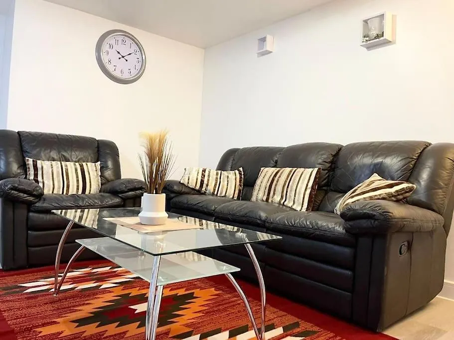 Crescent 2 Bedroom Apartment Goodmayes United Kingdom