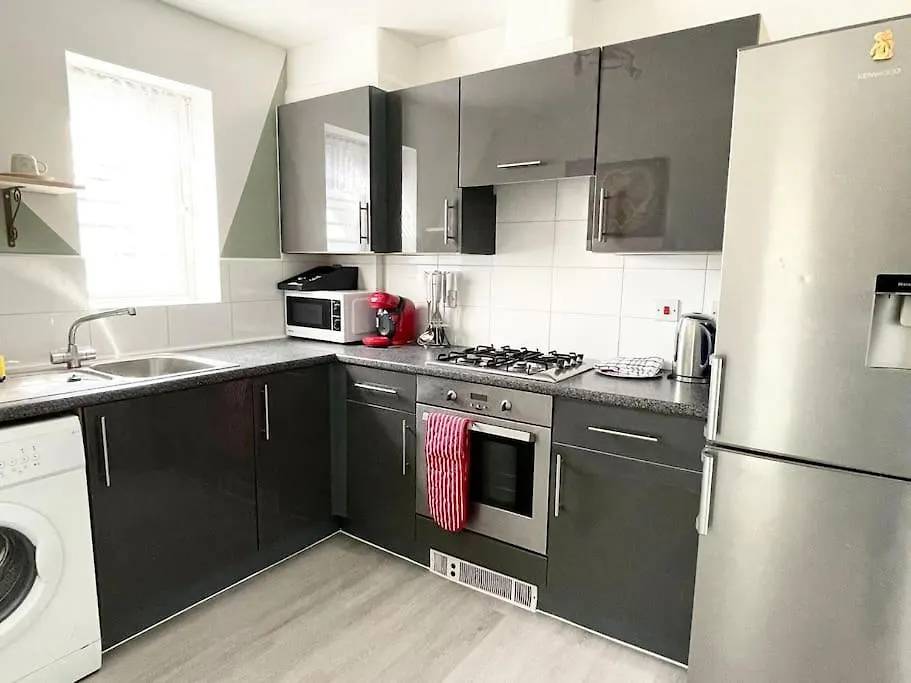 Crescent 2 Bedroom Apartment Goodmayes
