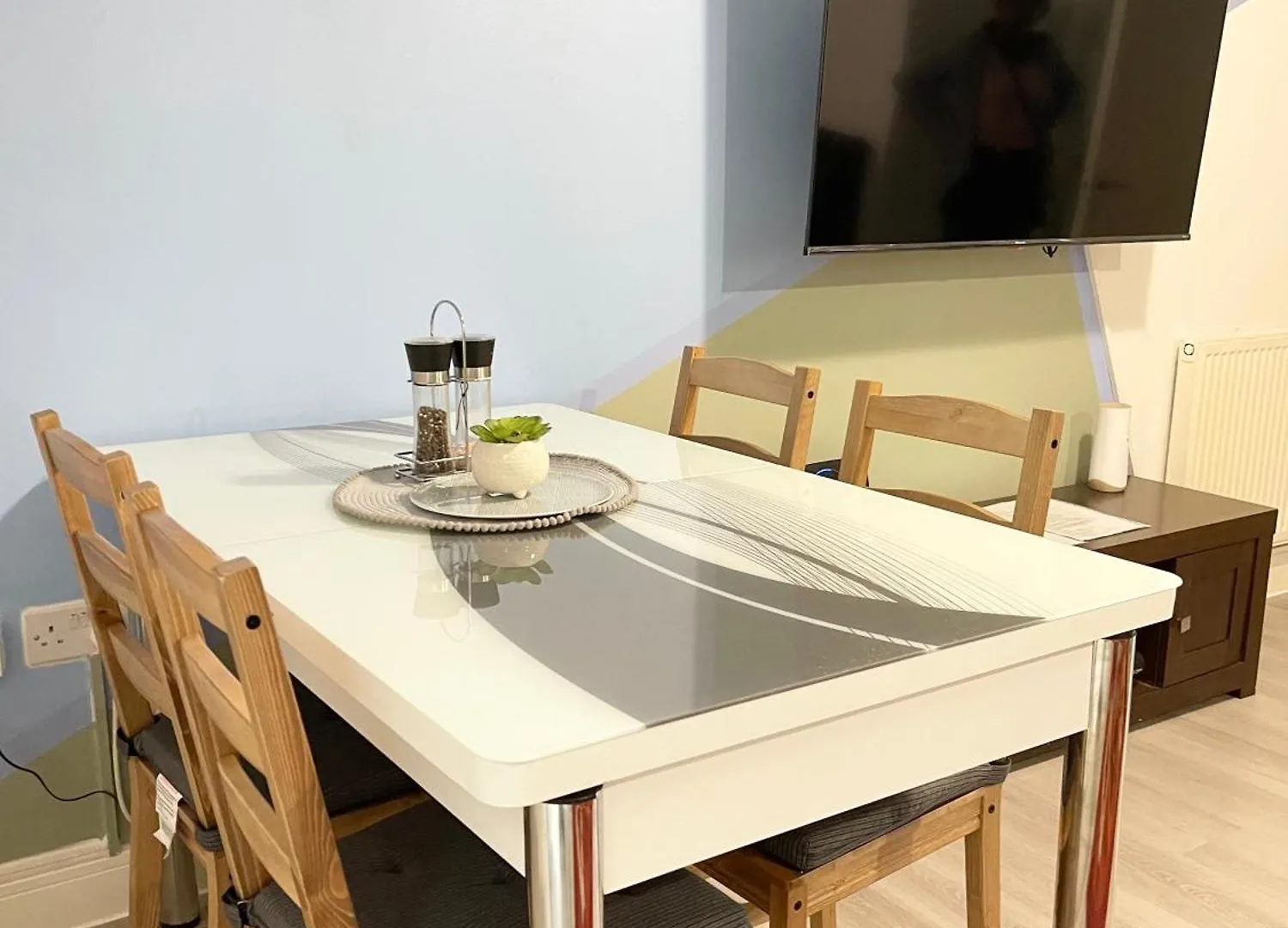 Crescent 2 Bedroom Apartment Goodmayes
